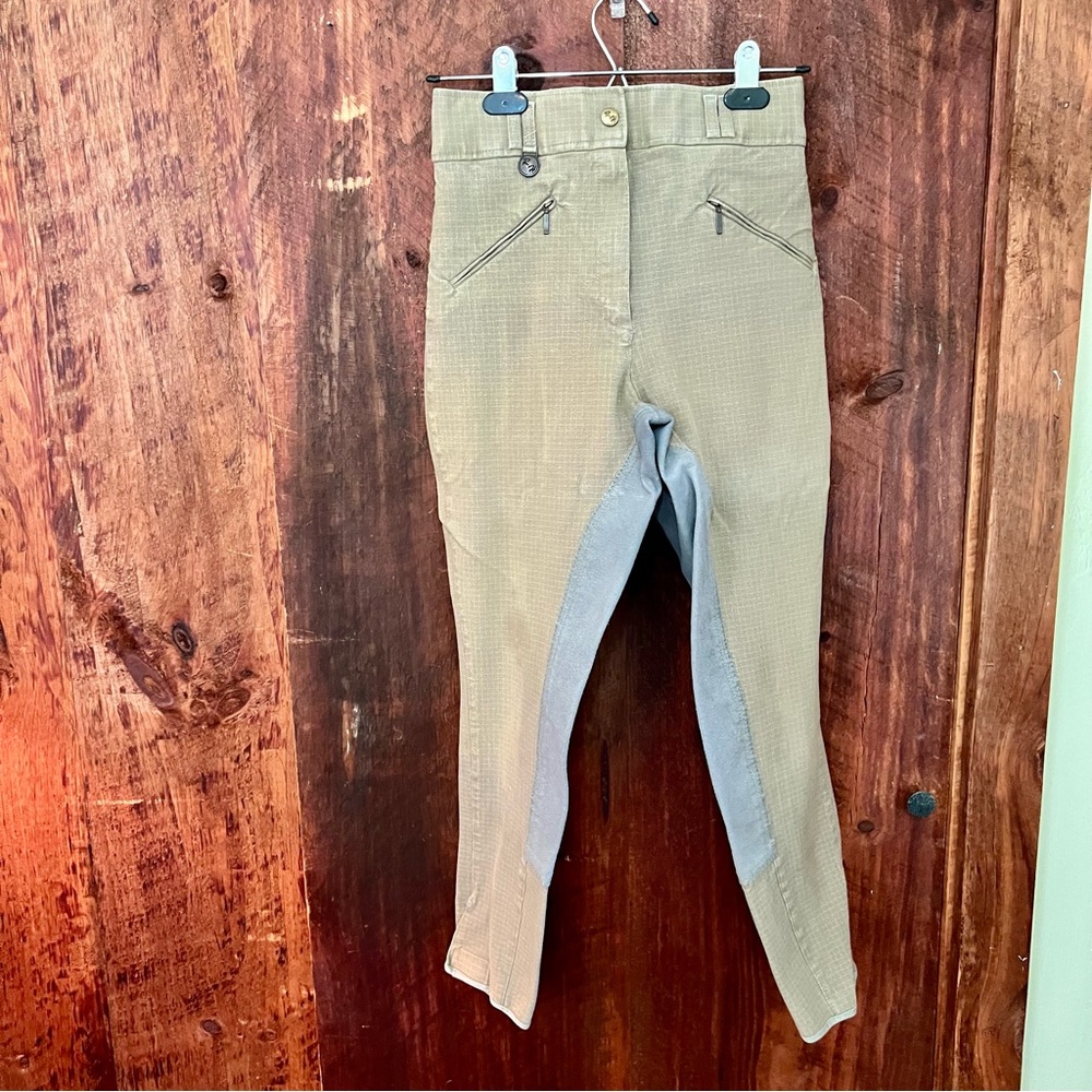 Women’s green/gold full seat riding breeches.